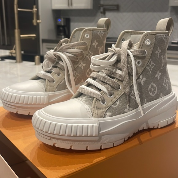 LV squad trainer boots. - Picture 7 of 8